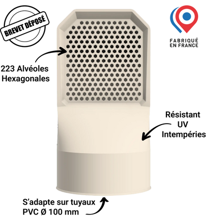 Image marketing de la grille d'aération beige mettant en avant ses caractéristiques : alvéoles, résistant aux UV, s'adapte au diametre 100mm et le logo "Brevet Déposé